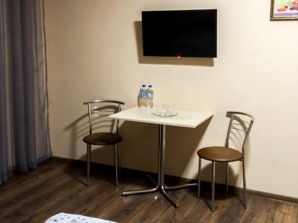 Hotel 7/24 ブロヴァルィー エクステリア 写真